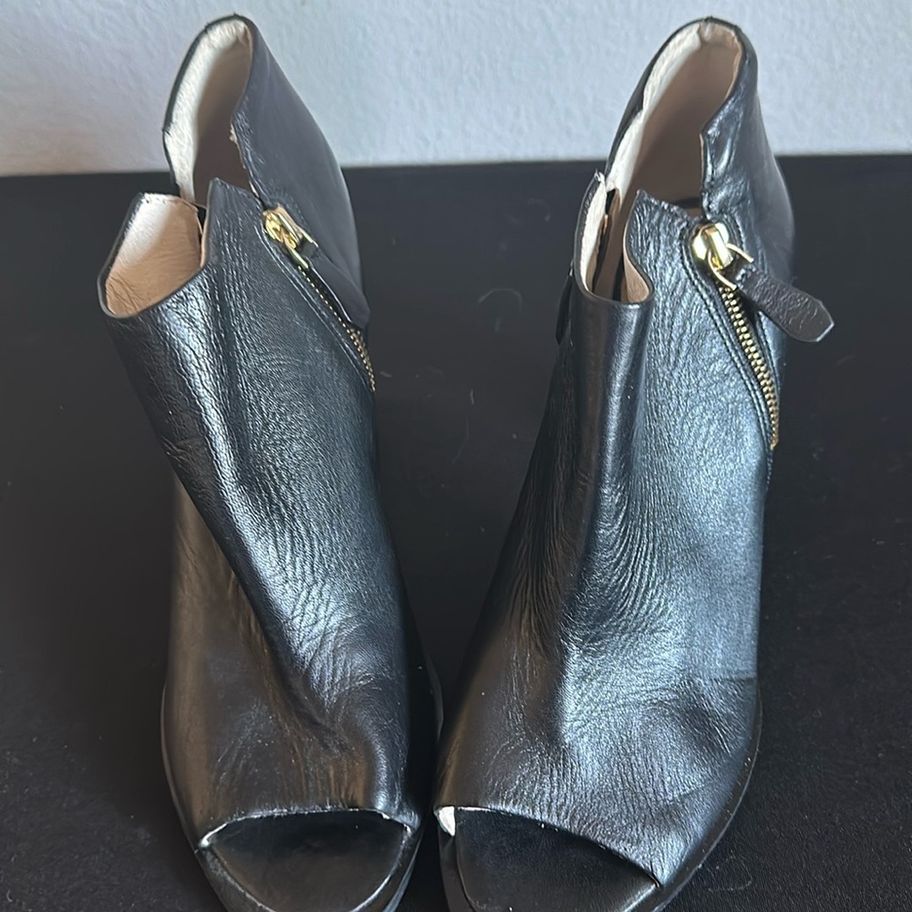 Black leather open toe Kenneth Cole heels